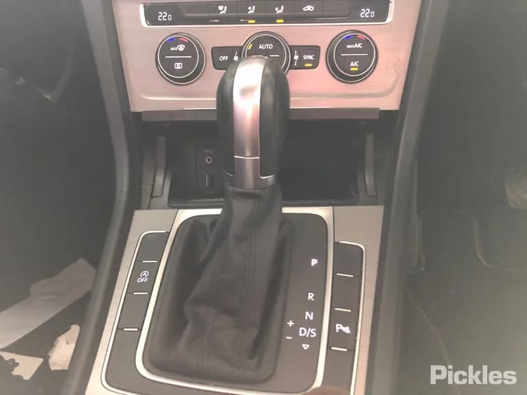 2015 Volkswagen Golf Used VIN WVWZZZAUZFP045676 – rear exterior 2015 Volkswagen Golf Used VIN WVWZZZAUZFP045676 – rear exterior