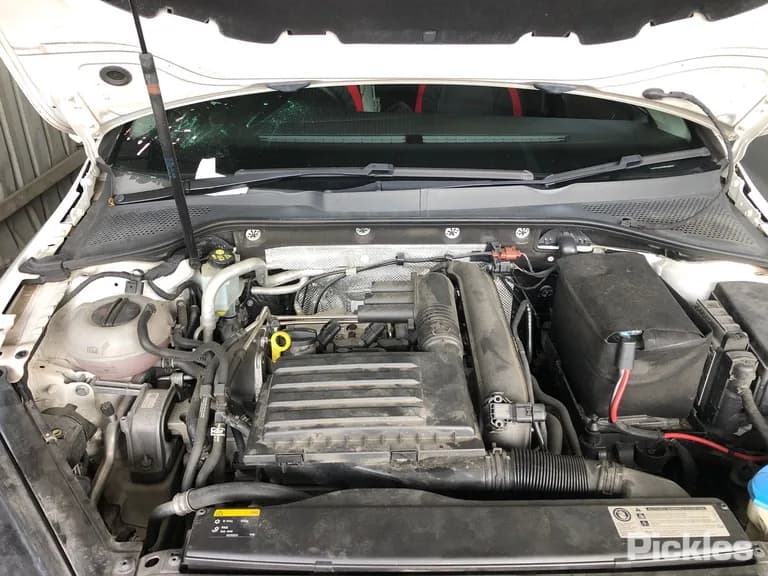 2015 Volkswagen Golf Used VIN WVWZZZAUZFP045676 – trunk area 2015 Volkswagen Golf Used VIN WVWZZZAUZFP045676 – trunk area