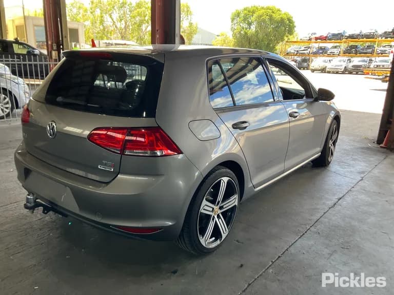 2015 Volkswagen Golf Used VIN WVWZZZAUZGW100598 – front exterior 2015 Volkswagen Golf Used VIN WVWZZZAUZGW100598 – front exterior