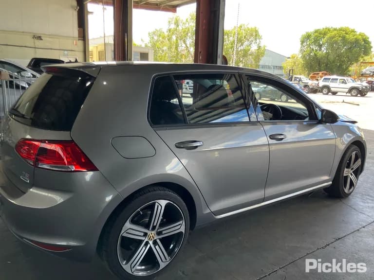 2015 Volkswagen Golf Used VIN WVWZZZAUZGW100598 – dashboard 2015 Volkswagen Golf Used VIN WVWZZZAUZGW100598 – dashboard