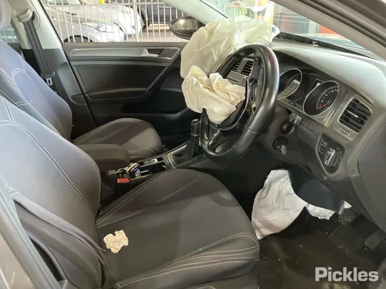 2015 Volkswagen Golf Used VIN WVWZZZAUZGW100598 – interior seats 2015 Volkswagen Golf Used VIN WVWZZZAUZGW100598 – interior seats