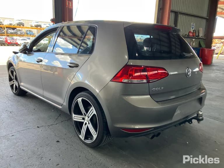 2015 Volkswagen Golf Used VIN WVWZZZAUZGW100598 – trunk area 2015 Volkswagen Golf Used VIN WVWZZZAUZGW100598 – trunk area