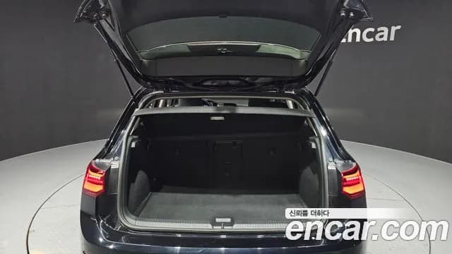 2023 Volkswagen Golf 8th Gen 2.0 TDI Prestige Sold VIN WVWZZZCD0PW128021 – trunk area 2023 Volkswagen Golf 8th Gen 2.0 TDI Prestige Sold VIN WVWZZZCD0PW128021 – trunk area