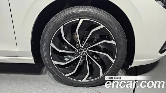 2023 Volkswagen Golf 8th Gen 2.0 TDI Prestige Sold VIN WVWZZZCD3PW123718 – exterior detail 2023 Volkswagen Golf 8th Gen 2.0 TDI Prestige Sold VIN WVWZZZCD3PW123718 – exterior detail