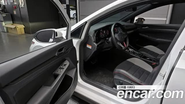 2023 Volkswagen Golf 8th Gen 2.0 GTI Sold VIN WVWZZZCD3PW196247 – trunk area 2023 Volkswagen Golf 8th Gen 2.0 GTI Sold VIN WVWZZZCD3PW196247 – trunk area