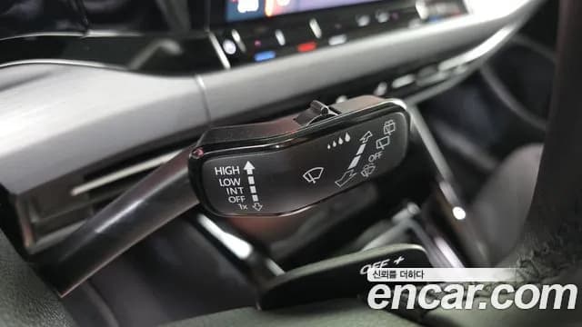 2023 Volkswagen Golf 8th Gen 2.0 TDI Prestige Sold VIN WVWZZZCD7PW155166 – interior seats 2023 Volkswagen Golf 8th Gen 2.0 TDI Prestige Sold VIN WVWZZZCD7PW155166 – interior seats