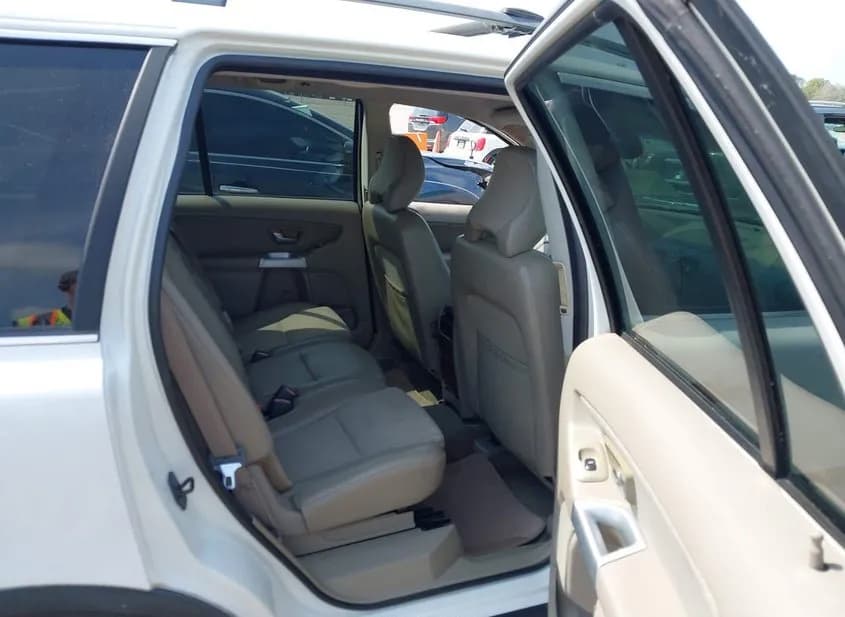 2004 VOLVO XC90 Used VIN YV1CN59H241084546 – rear exterior 2004 VOLVO XC90 Used VIN YV1CN59H241084546 – rear exterior