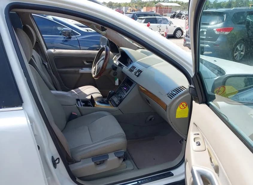 2004 VOLVO XC90 Used VIN YV1CN59H241084546 – exterior detail 2004 VOLVO XC90 Used VIN YV1CN59H241084546 – exterior detail