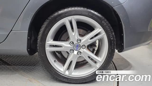 2017 Volvo S60 D4 Sold VIN YV1FSA8BDH2440410 – exterior detail 2017 Volvo S60 D4 Sold VIN YV1FSA8BDH2440410 – exterior detail