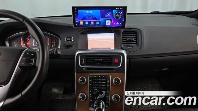 2018 Volvo V60 Cross Country T5 AWD Sold VIN YV1FZ40MCJ2046237 – trunk area 2018 Volvo V60 Cross Country T5 AWD Sold VIN YV1FZ40MCJ2046237 – trunk area