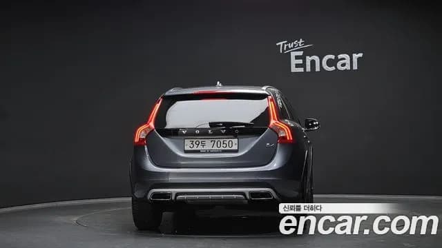 2018 Volvo V60 Cross Country D4 Sold VIN YV1FZA8BDJ2044573 – trunk area 2018 Volvo V60 Cross Country D4 Sold VIN YV1FZA8BDJ2044573 – trunk area