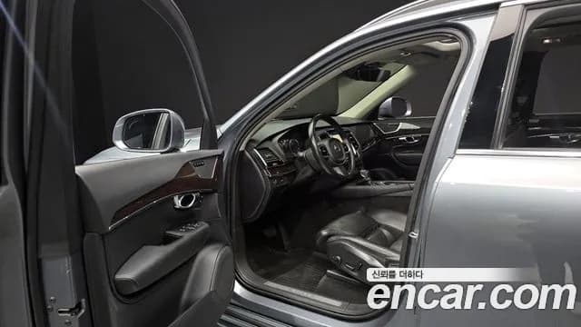 2017 Volvo XC90 2nd Gen D5 Momentum Sold VIN YV1LF68BCH1119188 – interior seats 2017 Volvo XC90 2nd Gen D5 Momentum Sold VIN YV1LF68BCH1119188 – interior seats