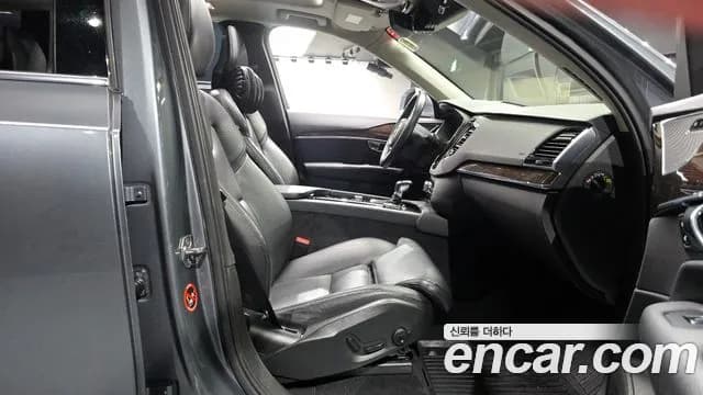 2017 Volvo XC90 2nd Gen D5 Momentum Sold VIN YV1LF68BCH1119188 – trunk area 2017 Volvo XC90 2nd Gen D5 Momentum Sold VIN YV1LF68BCH1119188 – trunk area