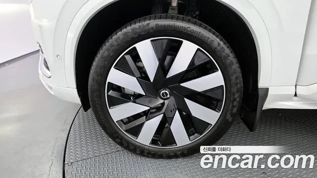 2024 Volvo XC90 2nd Gen T8 Ultimate Bright Hybrid Sold VIN YV1LFH603R1227279 – undercarriage 2024 Volvo XC90 2nd Gen T8 Ultimate Bright Hybrid Sold VIN YV1LFH603R1227279 – undercarriage