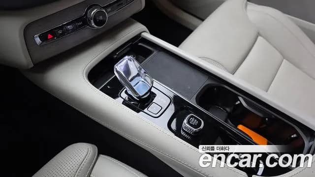 2024 Volvo XC90 2nd Gen T8 Ultimate Bright Hybrid Sold VIN YV1LFH604R1254040 – trunk area 2024 Volvo XC90 2nd Gen T8 Ultimate Bright Hybrid Sold VIN YV1LFH604R1254040 – trunk area
