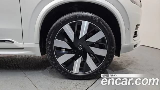 2024 Volvo XC90 2nd Gen T8 Ultimate Bright Hybrid Sold VIN YV1LFH606R1239944 – exterior detail 2024 Volvo XC90 2nd Gen T8 Ultimate Bright Hybrid Sold VIN YV1LFH606R1239944 – exterior detail