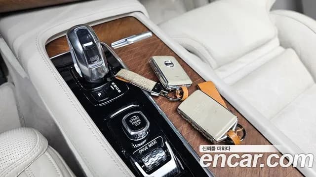 2019 Volvo XC90 2nd Gen T8 Excellence Hybrid Sold VIN YV1LTBR0DK1479681 – trunk area 2019 Volvo XC90 2nd Gen T8 Excellence Hybrid Sold VIN YV1LTBR0DK1479681 – trunk area