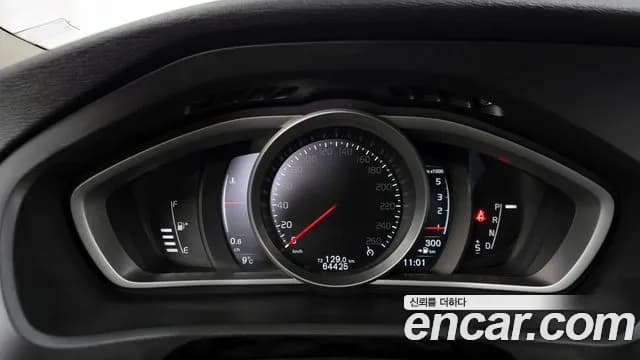 2018 Volvo V40 D3 Sold VIN YV1MV79K0J2465055 – interior seats 2018 Volvo V40 D3 Sold VIN YV1MV79K0J2465055 – interior seats