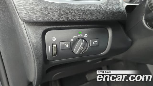 2018 Volvo V40 D3 Sold VIN YV1MV79K0J2465055 – trunk area 2018 Volvo V40 D3 Sold VIN YV1MV79K0J2465055 – trunk area