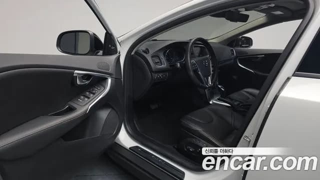 2019 Volvo V40 Cross Country D3 Sold VIN YV1MZ72K0K2183638 – rear exterior 2019 Volvo V40 Cross Country D3 Sold VIN YV1MZ72K0K2183638 – rear exterior