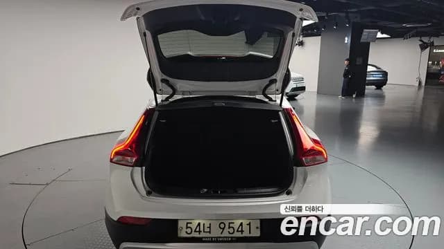 2019 Volvo V40 Cross Country D3 Sold VIN YV1MZ72K0K2183638 – engine bay 2019 Volvo V40 Cross Country D3 Sold VIN YV1MZ72K0K2183638 – engine bay