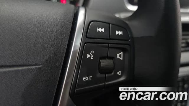 2019 Volvo V40 Cross Country D3 Sold VIN YV1MZ72K0K2183638 – trunk area 2019 Volvo V40 Cross Country D3 Sold VIN YV1MZ72K0K2183638 – trunk area