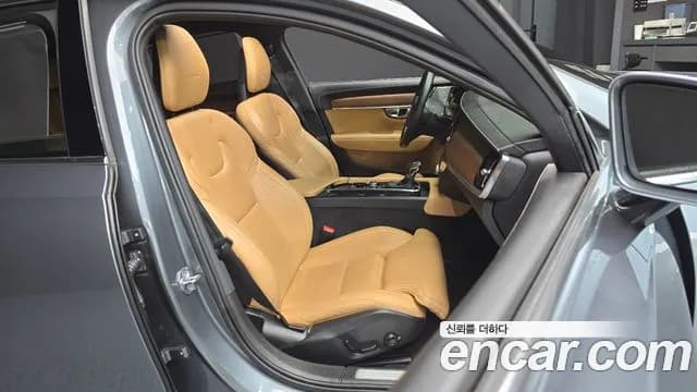 2017 Volvo S90 D5 AWD Inscription Sold VIN YV1PS68BCH1013701 – trunk area 2017 Volvo S90 D5 AWD Inscription Sold VIN YV1PS68BCH1013701 – trunk area