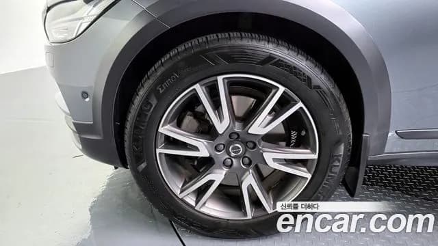 2019 Volvo V90 Cross Country D5 PRO AWD Sold VIN YV1PZ68TCK1067990 – trunk area 2019 Volvo V90 Cross Country D5 PRO AWD Sold VIN YV1PZ68TCK1067990 – trunk area