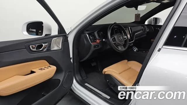 2025 Volvo XC60 2nd Gen B6 Ultra Bright Sold VIN YV1UZ0627S1106386 – photo 14 2025 Volvo XC60 2nd Gen B6 Ultra Bright Sold VIN YV1UZ0627S1106386 – photo 14