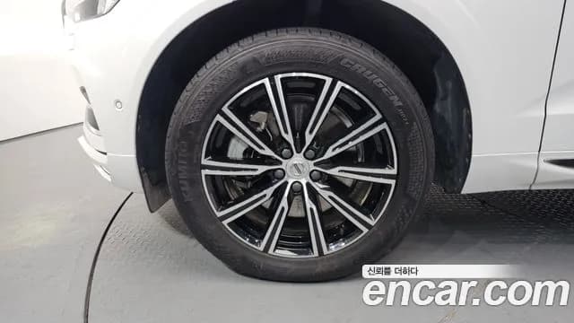 2019 Volvo XC60 2nd Gen T6 Inscription Sold VIN YV1UZA22CK1220990 – exterior detail 2019 Volvo XC60 2nd Gen T6 Inscription Sold VIN YV1UZA22CK1220990 – exterior detail