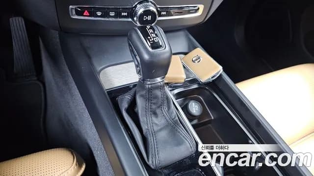2019 Volvo XC60 2nd Gen T6 Inscription Sold VIN YV1UZA22CK1329050 – photo 13 2019 Volvo XC60 2nd Gen T6 Inscription Sold VIN YV1UZA22CK1329050 – photo 13