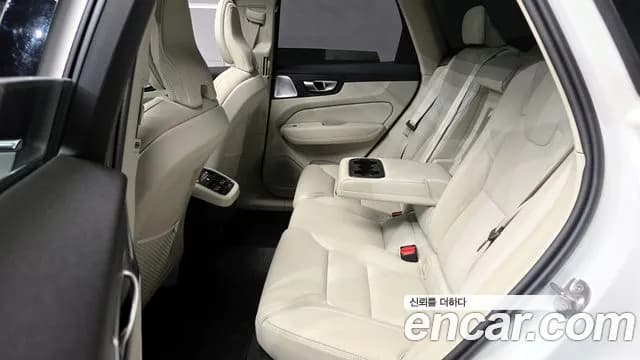 2026 Volvo XC60 2nd Gen B5 Ultra Bright Air Sus Sold VIN YV1UZM124T1382668 – exterior detail 2026 Volvo XC60 2nd Gen B5 Ultra Bright Air Sus Sold VIN YV1UZM124T1382668 – exterior detail
