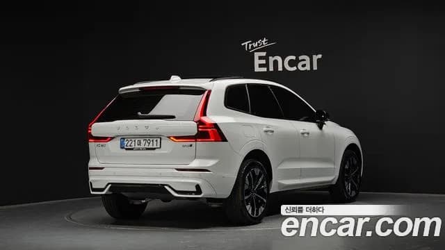 2026 Volvo XC60 2nd Gen B5 Ultra Dark Air Sus Sold VIN YV1UZM127T1298134 – exterior detail 2026 Volvo XC60 2nd Gen B5 Ultra Dark Air Sus Sold VIN YV1UZM127T1298134 – exterior detail
