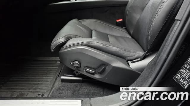 2026 Volvo XC60 2nd Gen B5 Ultra Dark Air Sus Sold VIN YV1UZM12XT1401076 – photo 37 2026 Volvo XC60 2nd Gen B5 Ultra Dark Air Sus Sold VIN YV1UZM12XT1401076 – photo 37