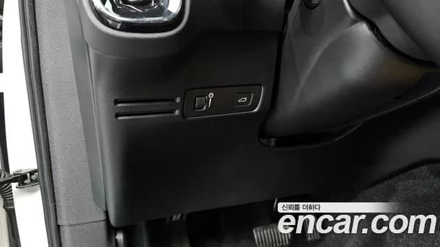 2019 Volvo XC40 T4 Inscription Sold VIN YV1XZACACK2127082 – undercarriage 2019 Volvo XC40 T4 Inscription Sold VIN YV1XZACACK2127082 – undercarriage