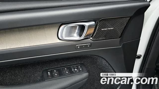 2019 Volvo XC40 T4 Inscription Sold VIN YV1XZACACK2127082 – trunk area 2019 Volvo XC40 T4 Inscription Sold VIN YV1XZACACK2127082 – trunk area