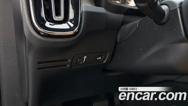 2019 Volvo XC40 T4 Inscription Sold VIN YV1XZACACK2148744 – side profile 2019 Volvo XC40 T4 Inscription Sold VIN YV1XZACACK2148744 – side profile