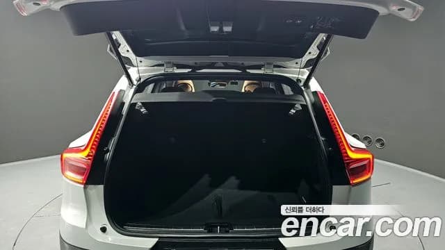 2020 Volvo XC40 T4 Inscription Sold VIN YV1XZACACL2231191 – rear exterior 2020 Volvo XC40 T4 Inscription Sold VIN YV1XZACACL2231191 – rear exterior