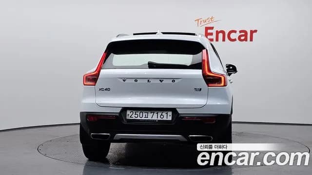 2020 Volvo XC40 T4 Inscription Sold VIN YV1XZACACL2243351 – exterior detail 2020 Volvo XC40 T4 Inscription Sold VIN YV1XZACACL2243351 – exterior detail
