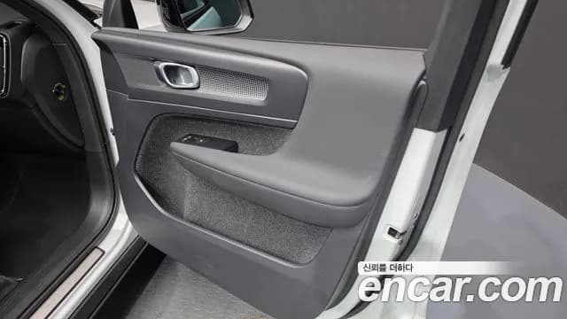 2022 Volvo XC40 B4 R-Design Sold VIN YV1XZK92CN2774686 – engine bay 2022 Volvo XC40 B4 R-Design Sold VIN YV1XZK92CN2774686 – engine bay