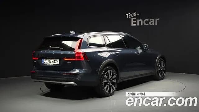 2024 Volvo V60 Cross Country 2nd Gen B5 Ultimate AWD Sold VIN YV1ZZL126R1138271 – rear exterior 2024 Volvo V60 Cross Country 2nd Gen B5 Ultimate AWD Sold VIN YV1ZZL126R1138271 – rear exterior