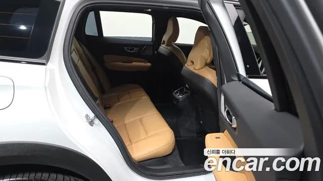 2021 Volvo V60 Cross Country 2nd Gen B5 Pro AWD Sold VIN YV1ZZL12CM1065446 – interior seats 2021 Volvo V60 Cross Country 2nd Gen B5 Pro AWD Sold VIN YV1ZZL12CM1065446 – interior seats