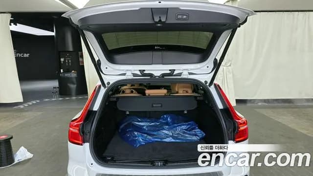 2021 Volvo V60 Cross Country 2nd Gen B5 Pro AWD Sold VIN YV1ZZL12CM1069679 – exterior detail 2021 Volvo V60 Cross Country 2nd Gen B5 Pro AWD Sold VIN YV1ZZL12CM1069679 – exterior detail