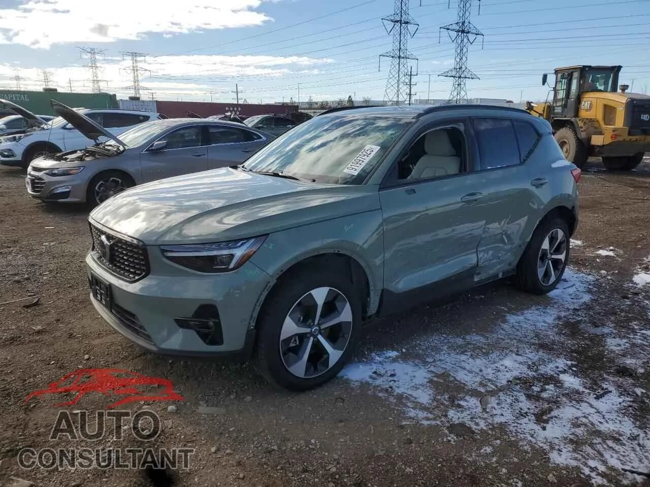 2025 VOLVO XC40 PLUS Damaged VIN YV4L12UC5S2484021 – front exterior 2025 VOLVO XC40 PLUS Damaged VIN YV4L12UC5S2484021 – front exterior