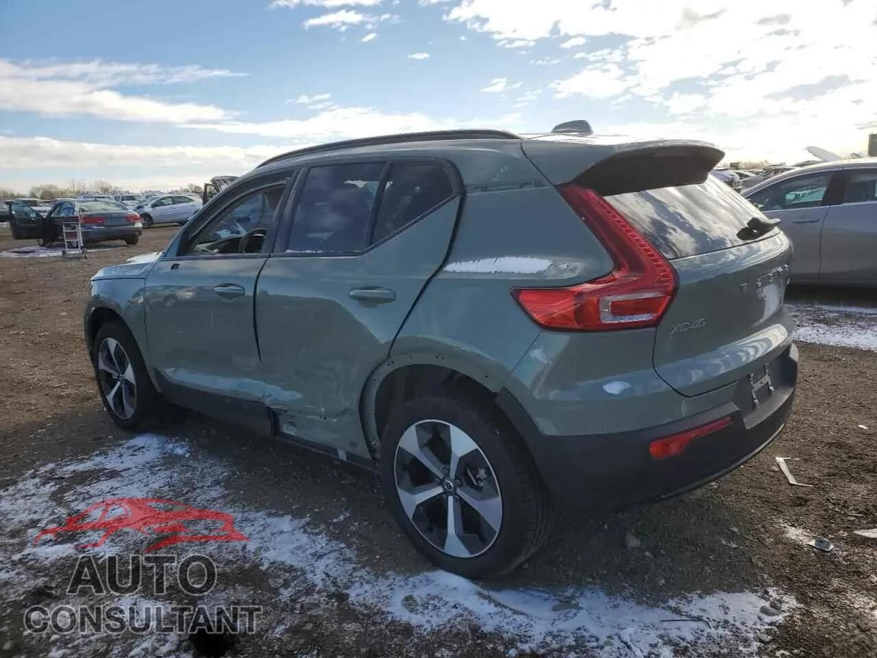2025 VOLVO XC40 PLUS Damaged VIN YV4L12UC5S2484021 – rear exterior 2025 VOLVO XC40 PLUS Damaged VIN YV4L12UC5S2484021 – rear exterior