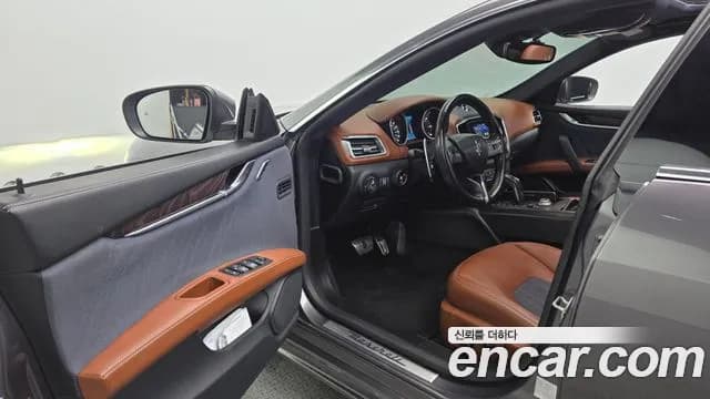 2019 Maserati Ghibli 3.0 Diesel GranLusso Sold VIN ZAM57TSG1K1317131 – interior seats 2019 Maserati Ghibli 3.0 Diesel GranLusso Sold VIN ZAM57TSG1K1317131 – interior seats