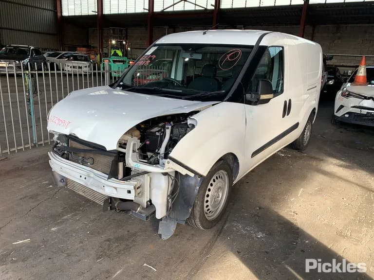2015 Fiat Doblo Used VIN ZFA26300006184198 – rear exterior 2015 Fiat Doblo Used VIN ZFA26300006184198 – rear exterior