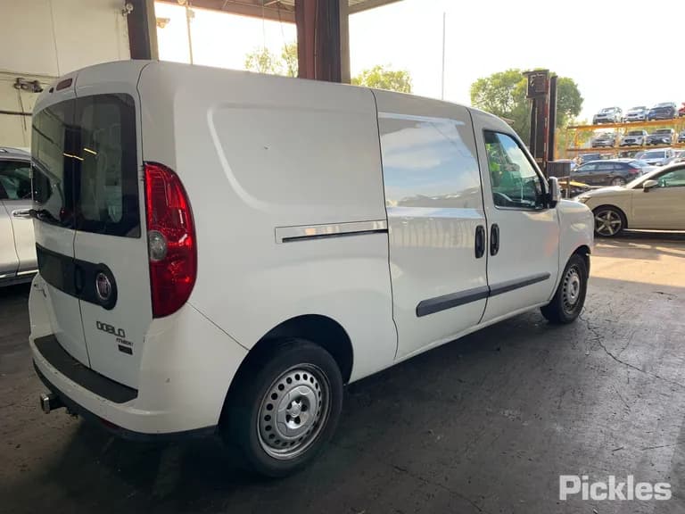 2015 Fiat Doblo Used VIN ZFA26300006184198 – side profile 2015 Fiat Doblo Used VIN ZFA26300006184198 – side profile