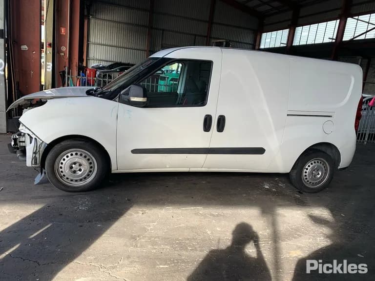 2015 Fiat Doblo Used VIN ZFA26300006184198 – exterior detail 2015 Fiat Doblo Used VIN ZFA26300006184198 – exterior detail