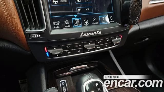 2017 Maserati Levante 3.0 Diesel AWD Premium Sold VIN ZN661TUG3HX248230 – interior seats 2017 Maserati Levante 3.0 Diesel AWD Premium Sold VIN ZN661TUG3HX248230 – interior seats